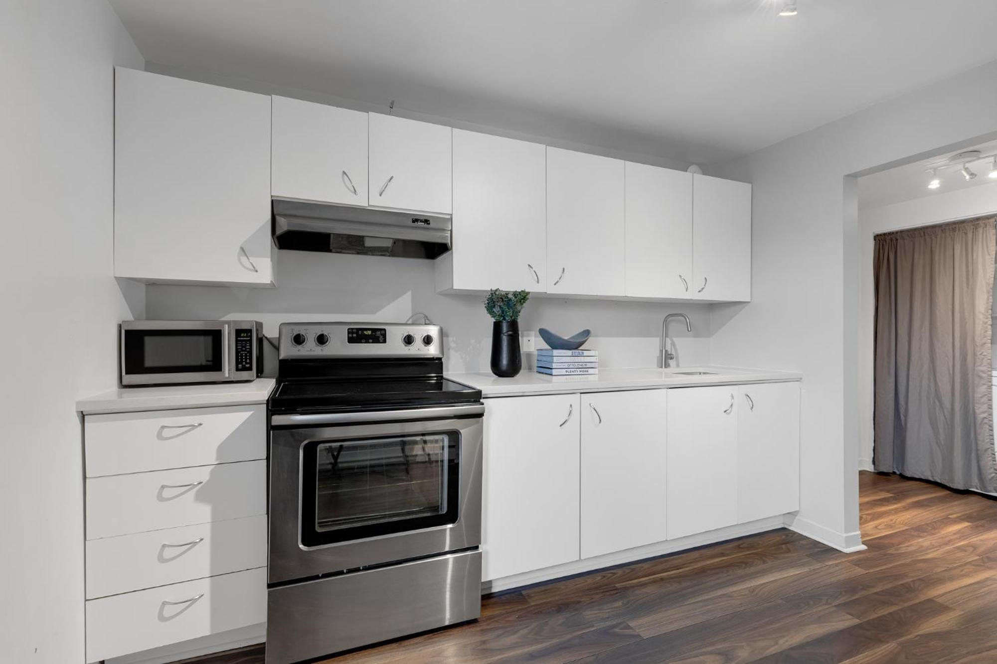 Liv Mtl Soho Aparthotel มอนทรีอัล ภายนอก รูปภาพ