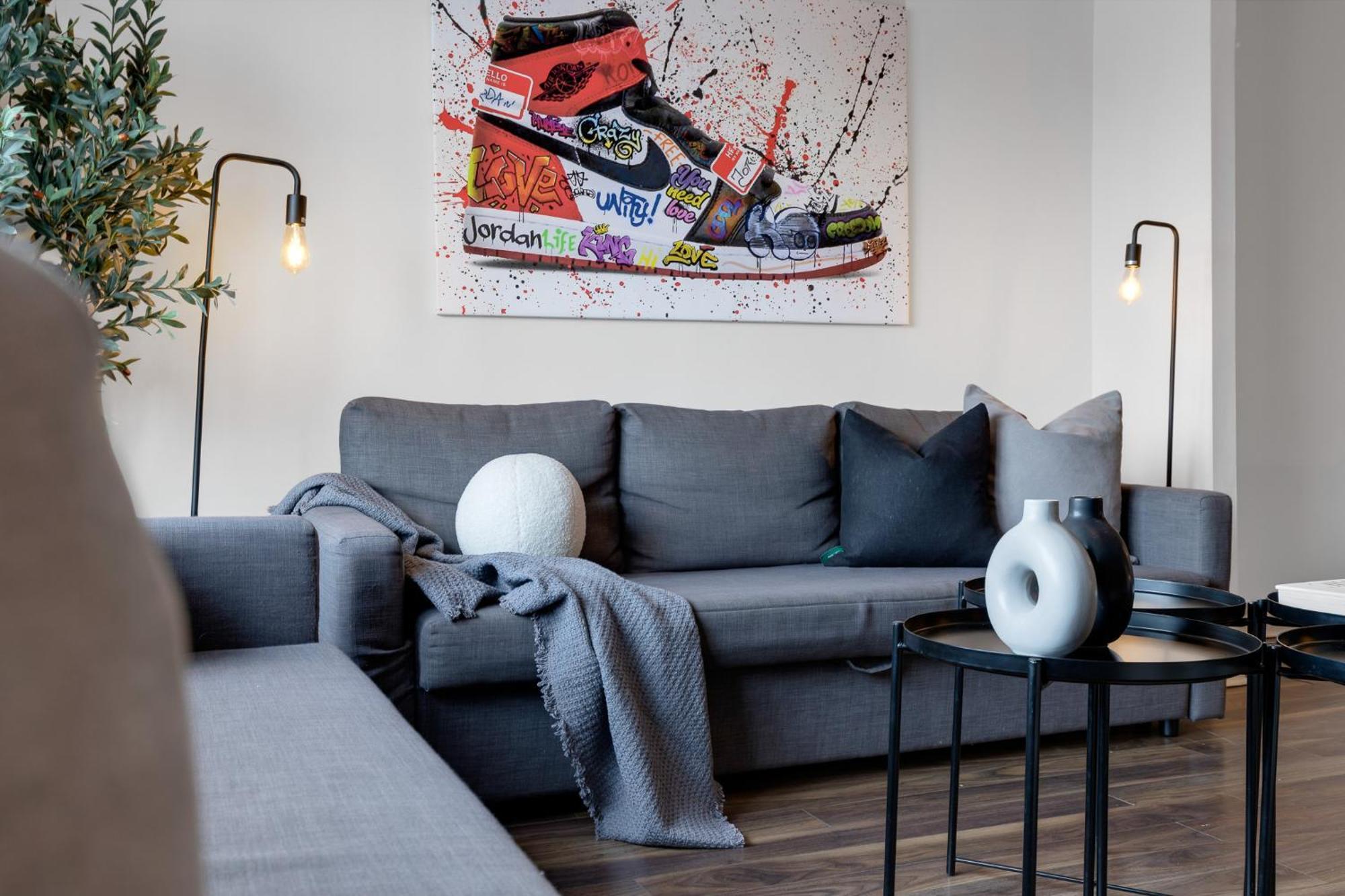Liv Mtl Soho Aparthotel มอนทรีอัล ภายนอก รูปภาพ
