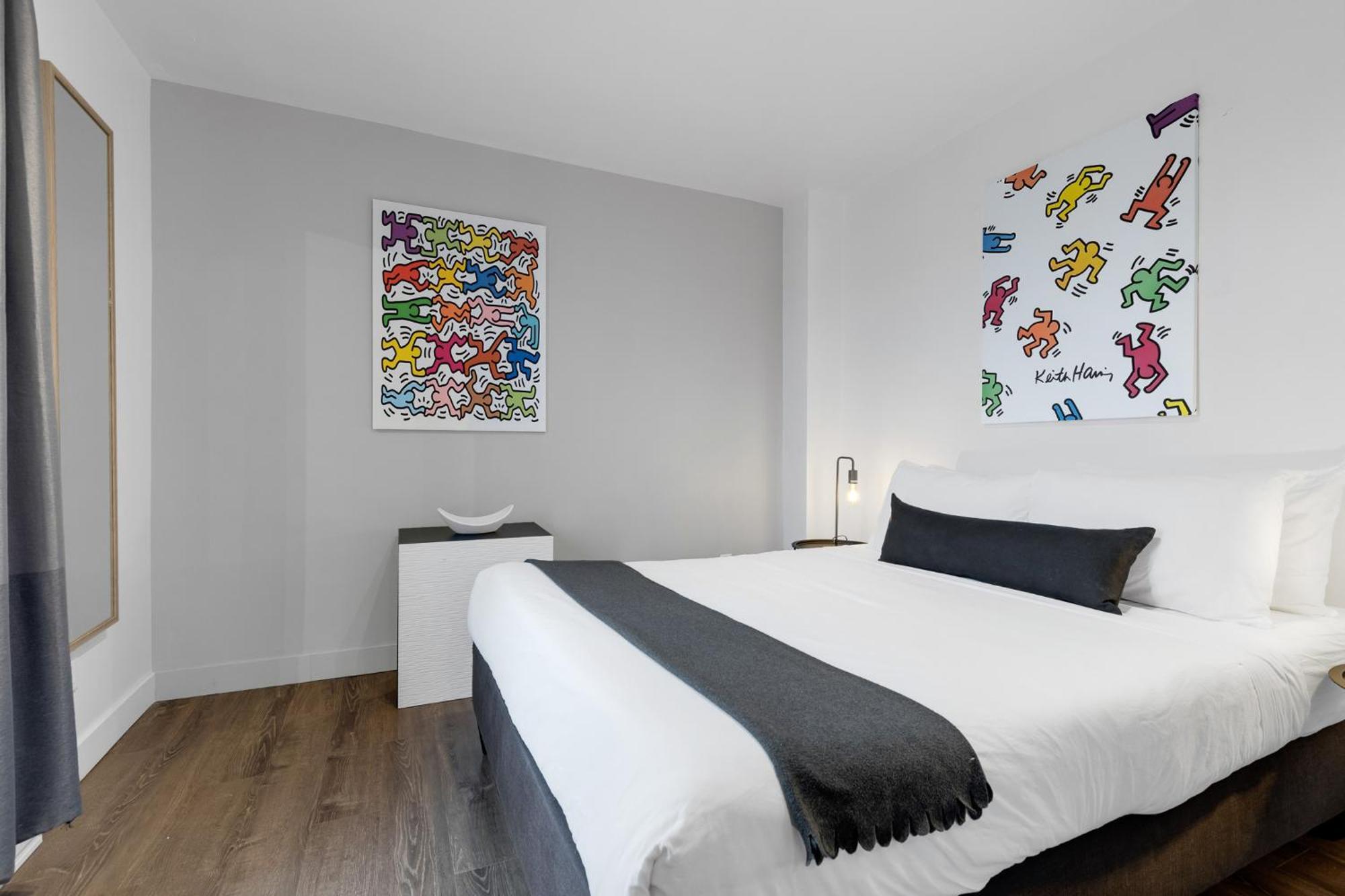 Liv Mtl Soho Aparthotel มอนทรีอัล ภายนอก รูปภาพ