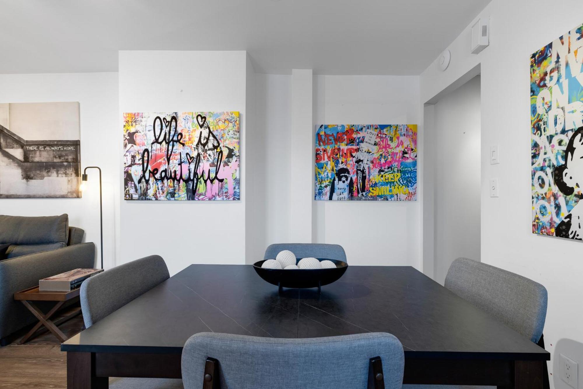 Liv Mtl Soho Aparthotel มอนทรีอัล ภายนอก รูปภาพ