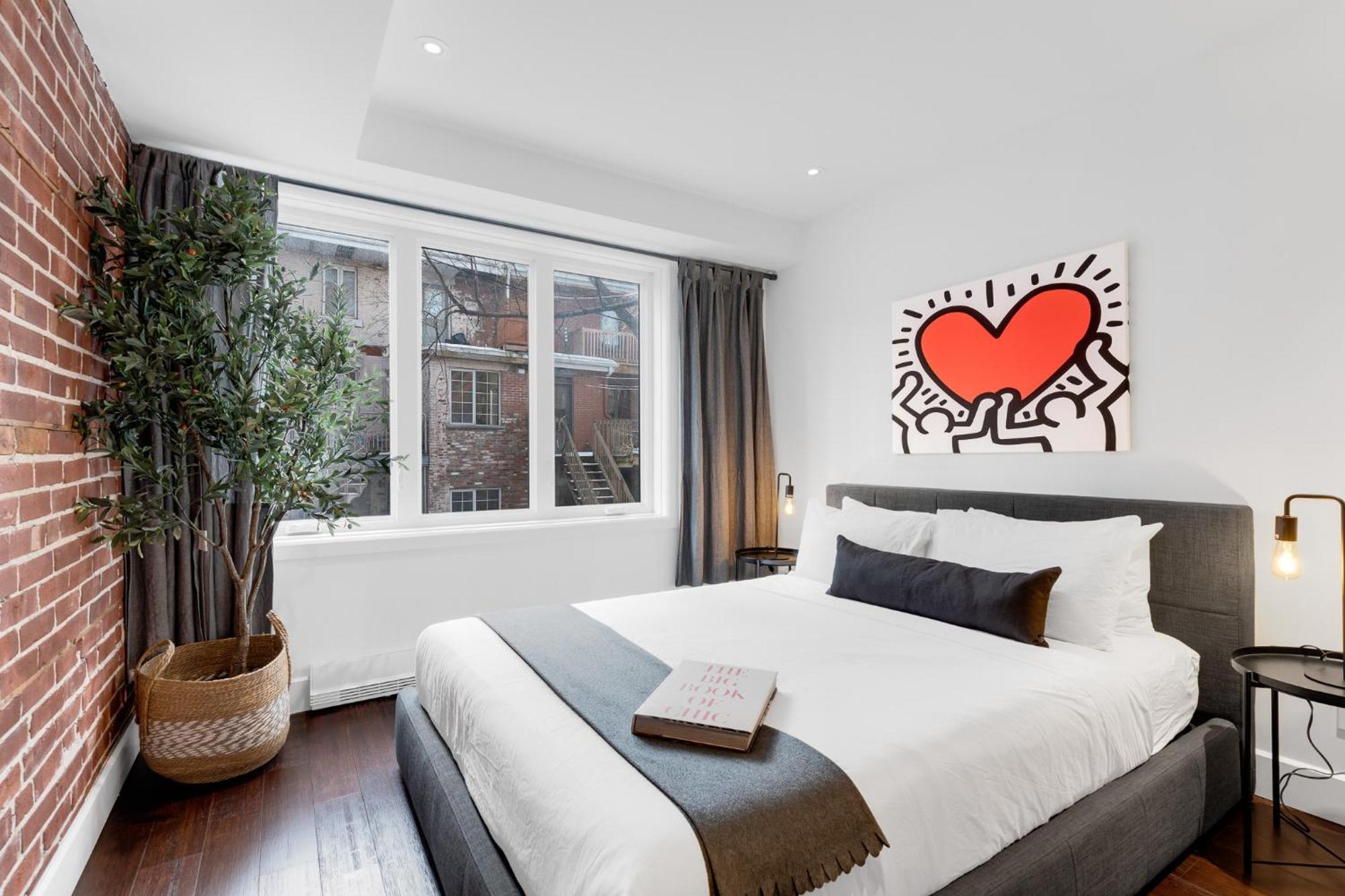 Liv Mtl Soho Aparthotel มอนทรีอัล ภายนอก รูปภาพ