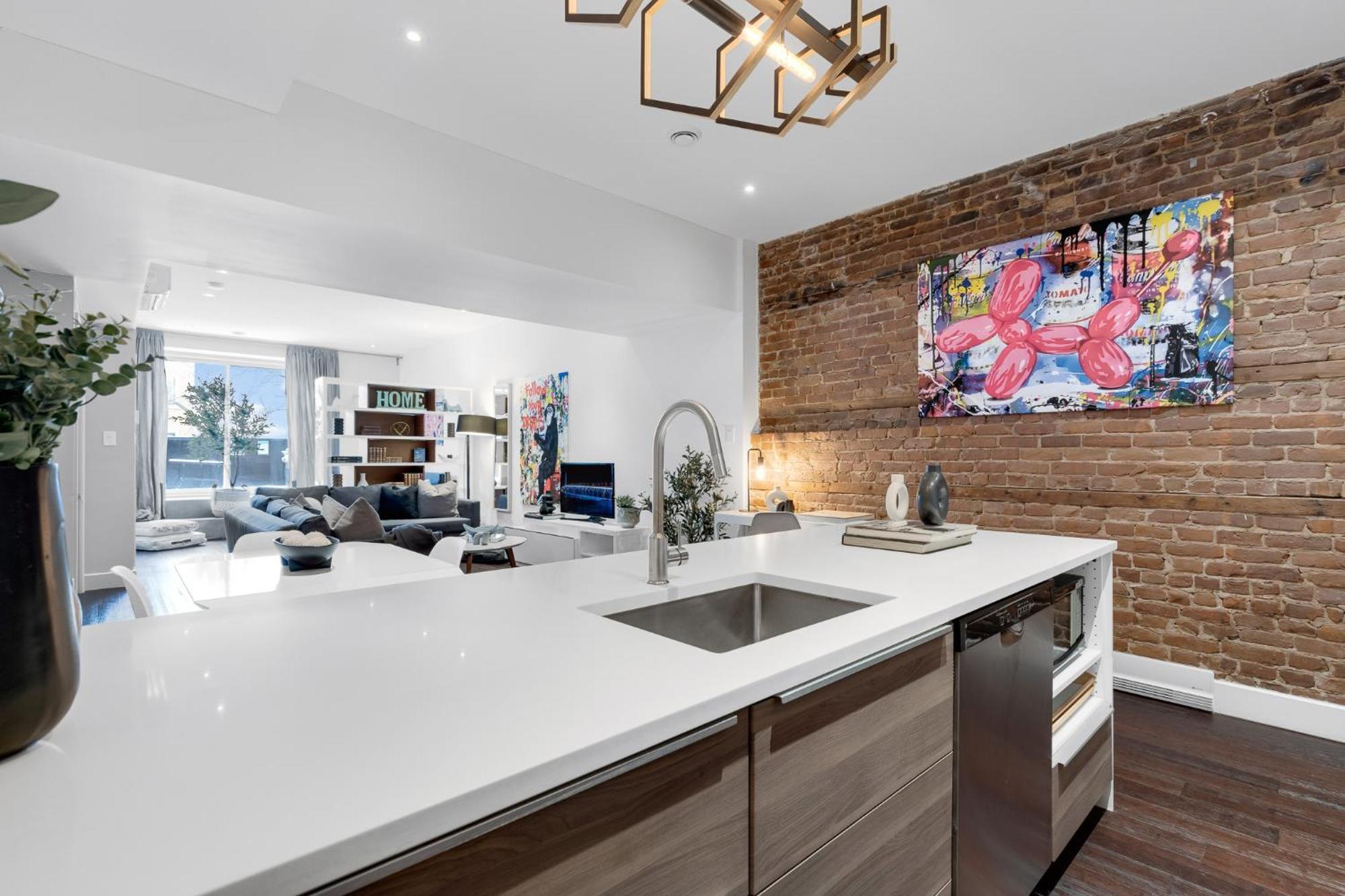 Liv Mtl Soho Aparthotel มอนทรีอัล ภายนอก รูปภาพ