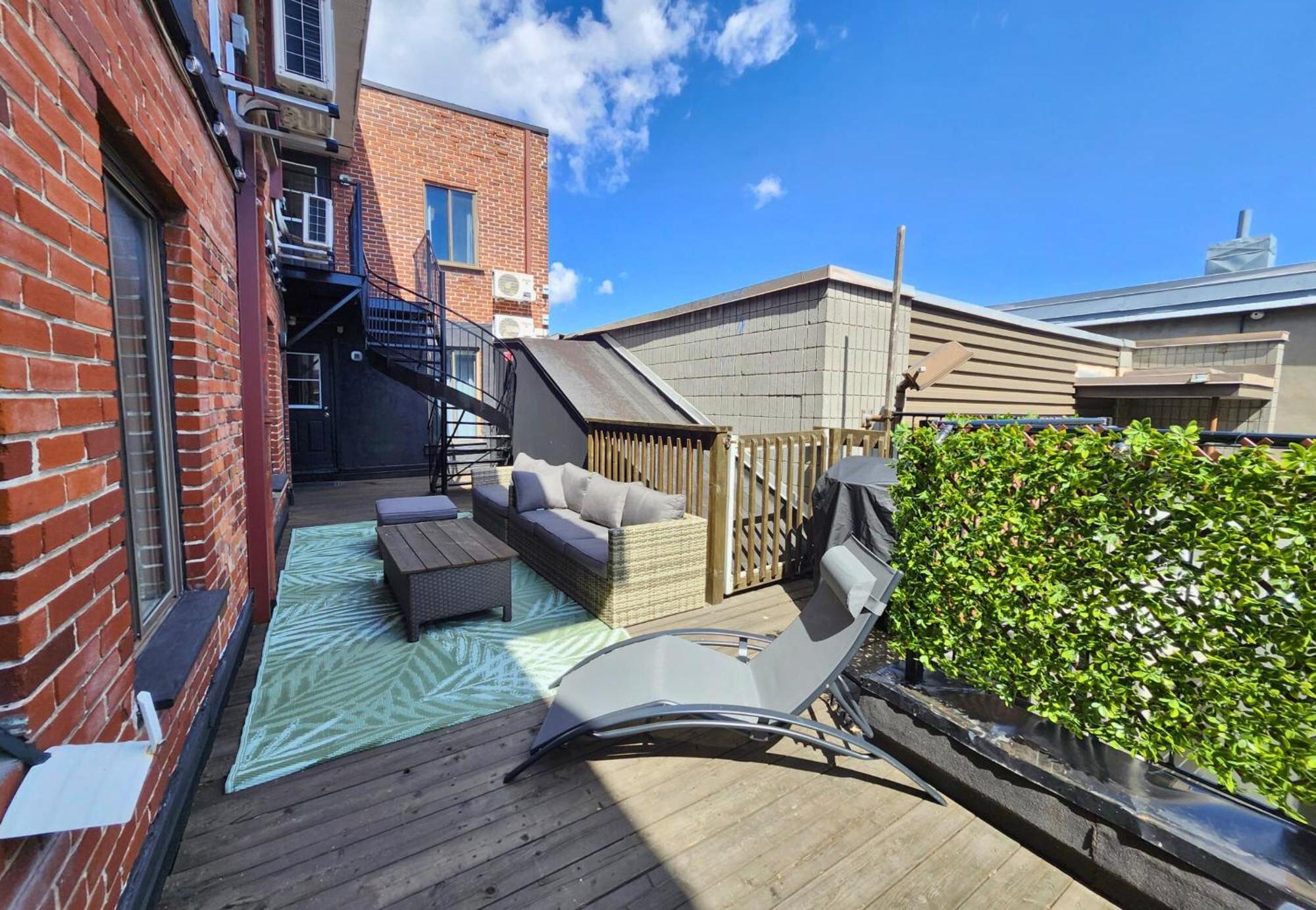 Liv Mtl Soho Aparthotel มอนทรีอัล ภายนอก รูปภาพ
